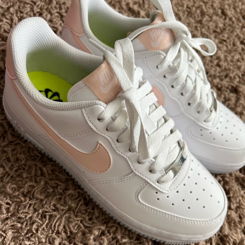 Brand New Nike Air Force 1 07 Nature Sneaks
